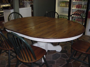 54" SOLID OAK ROUND TABLE w/ 2 LEAVES