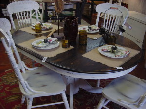 42" Round Table w/ 18" Leaf and 4 Matching Chairs