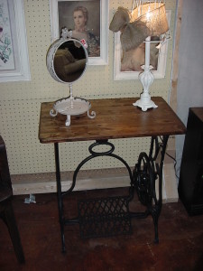 ANTIQUE SEWING MACHINE BASED TABLE