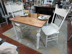 HARVEST FARMHOUSE TABLE w/ MATCHING CHAIRS