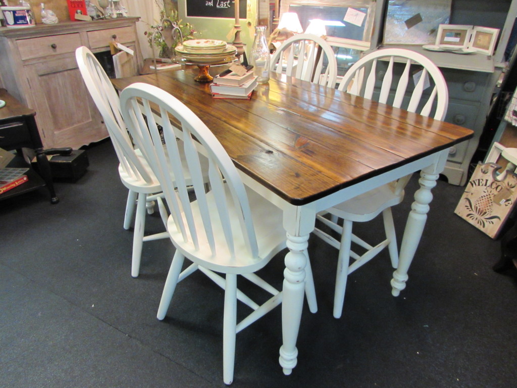 COUNTRY FARM TABLE & MATCHING CHAIRS SET